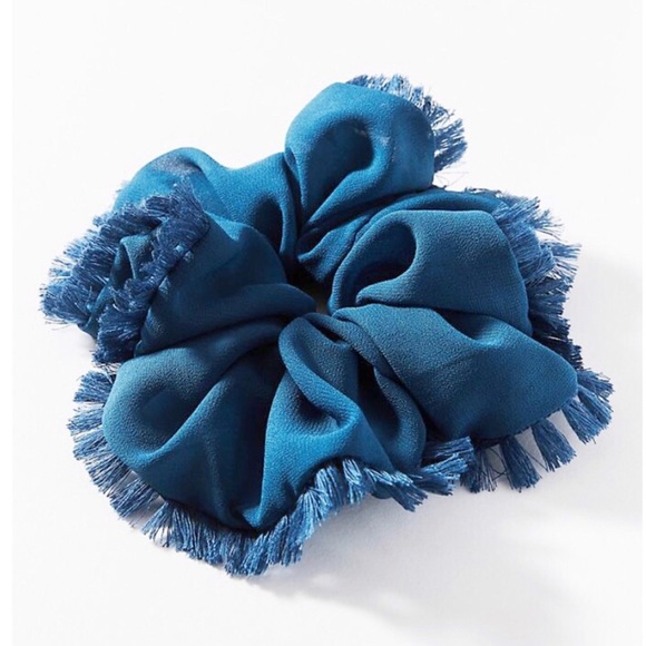 🦋oversized Anthropologie scrunchie🦋 - Picture 1 of 3